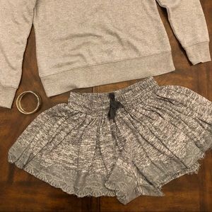 Taylor & Sage shorts, small, and gray